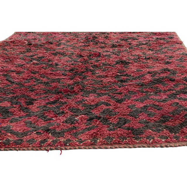 Berber Tribes of Morocco Vintage Talsint Moroccan Rug, 05'04 X 11'05 For Sale - Image 4 of 10