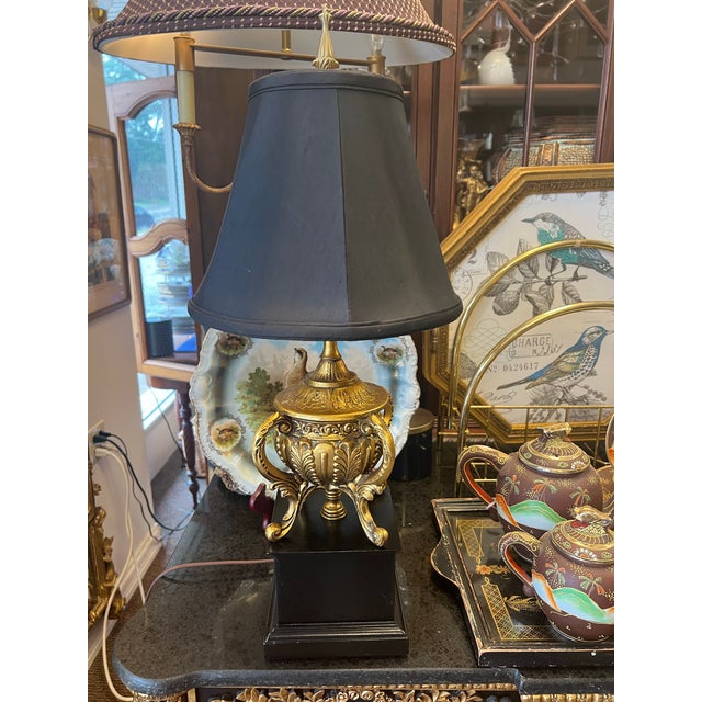 Vintage Neoclassical Hollywood Regency Style Petite Urn Table Lamp For Sale In Chicago - Image 6 of 9