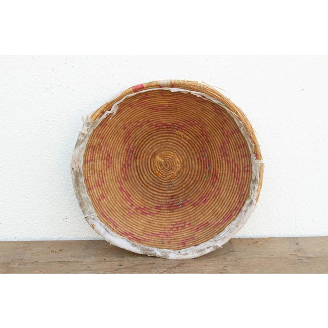 19th Century Farmhouse Nomadic Basket With Pink and Natural Colors For Sale - Image 5 of 7