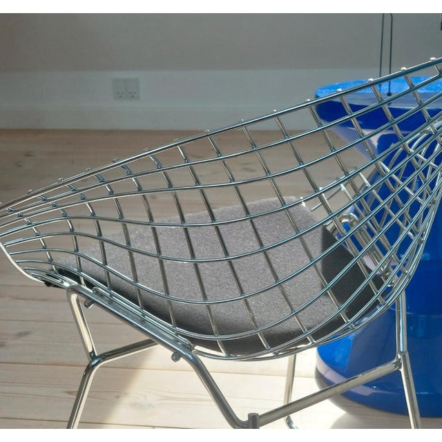 1980s Diamond Chair in Silver with Orange Seat by Harry Bertoia for Knoll, 1980s For Sale - Image 5 of 8