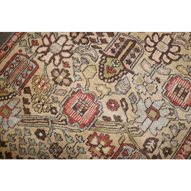 Bakhtiari Floral Scatter Size Rug no. j5258 For Sale In New York - Image 6 of 6