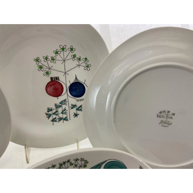 New 1960’s Vintage Rörstrand Pomona Picknick European Dinner Plates & 1 Salad Bowl, Designed by Marianne Westman- 14 Pieces For Sale - Image 9 of 12