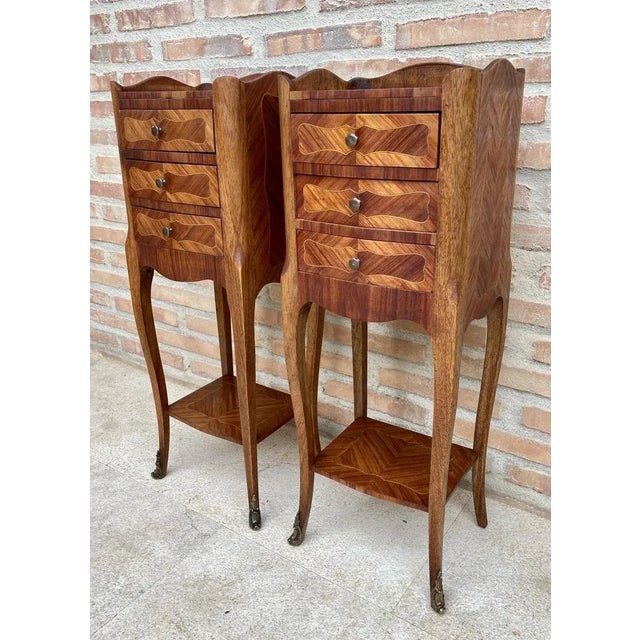 Metal French Louis XV Style Nightstands in Walnut and Marquetry, Set of 2 For Sale - Image 7 of 18