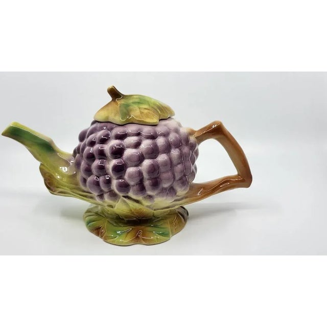 The teapot in the shape of a bunch of grapes perfectly embodies the spirit of the barbotine, this mixture of clay and...