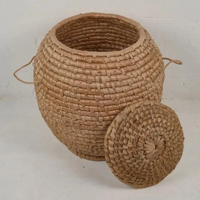 Antique wicker basket (c.1930) Approximate age: 90 years Material: Wicker Our wicker basket with lid is a unique piece...