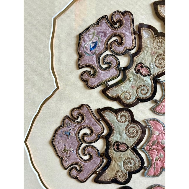 Beige Framed Chinese Antique Embroidery Silk Collar Qing Dynasty For Sale - Image 8 of 17
