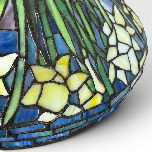 Green Vintage Tiffany Style Leaded Stained Glass Daffodil Table Lamp With Bronzed Fluted Base For Sale - Image 8 of 14