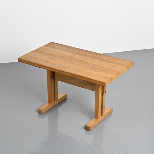 Rectangular tabletop with a solid elm stretcher base, selected for the Les Arcs ski resort. A passionate mountaineer,...