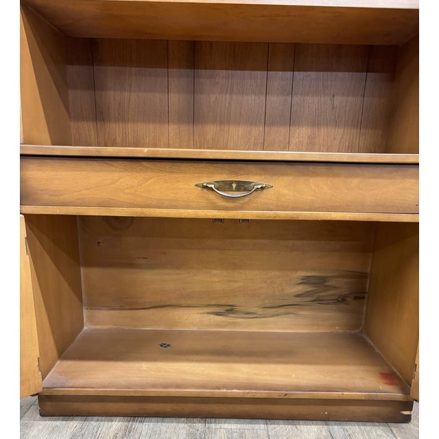 Vintage American of Martinsvile MCM Lighted China Cabinet and Hutch For Sale - Image 11 of 17