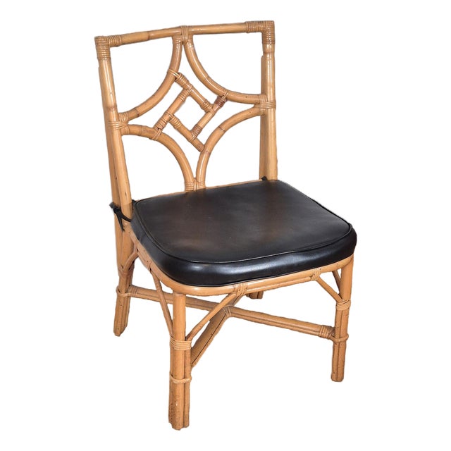 1970s Chinese Chippendale Rattan Side Chair Desk Accent Chair W/ Black Faux Leather Cushion For Sale