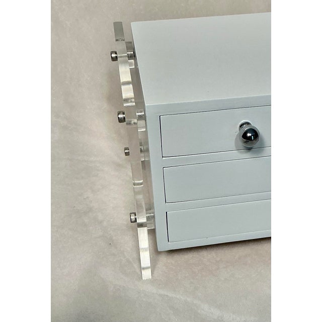 1970s Mid Century Modern Jewelry Chest of Drawers Suspended Lucite White Lacquer For Sale - Image 11 of 12