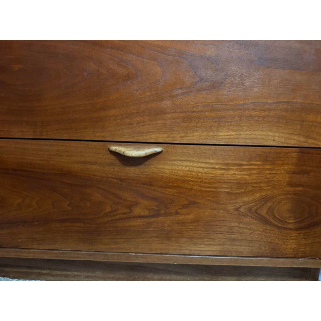 Brown Vintage Mid-Century Modern Lane "Perception" Walnut 3-Drawer Dresser / Chest For Sale - Image 8 of 8