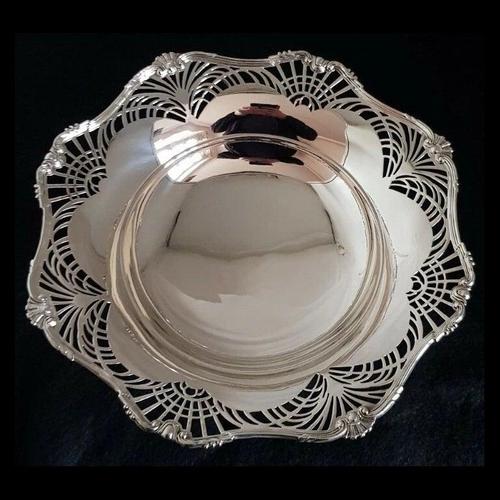 Vintage Sterling Silver Cake Stand from Selfridge & Co, 1940 For Sale - Image 3 of 14