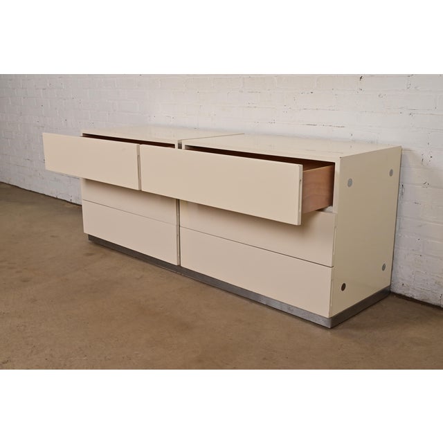 Milo Baughman for Thayer Coggin Cream Lacquer and Chrome Dresser, 1970s For Sale In South Bend - Image 6 of 13