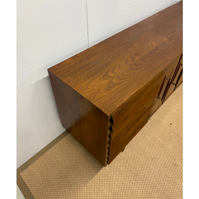 Wood Mid-Century Modern Sculptural Walnut Dresser or Credenza Sideboard by American of Martinsville For Sale - Image 7 of 8