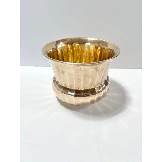 1970s Vintage Brass Cachepot Planter – Fluted Ribbed Bowl, Hollywood Regency Style Decor For Sale - Image 5 of 10