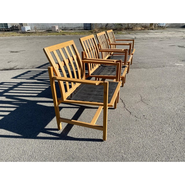 Solid and stylish oak armchair from the 1960s designed by Børge Mogensen for Fredericia Stolefabrik. Clean open profile...