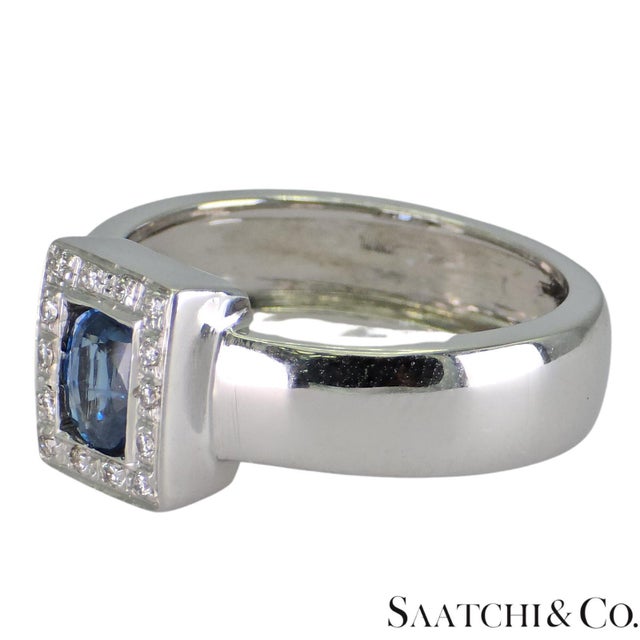 Contemporary Late 20th Century 18k (750) White Gold Natural Oval Sapphire and Natural Diamond Ring, Size 5.25 For Sale - Image 3 of 10