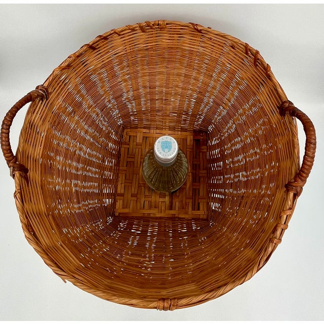 Chinoiserie Vintage Handwoven Chinese Split Reed Tortiseshell Bamboo and Rattan Large Gathering Basket For Sale - Image 3 of 14