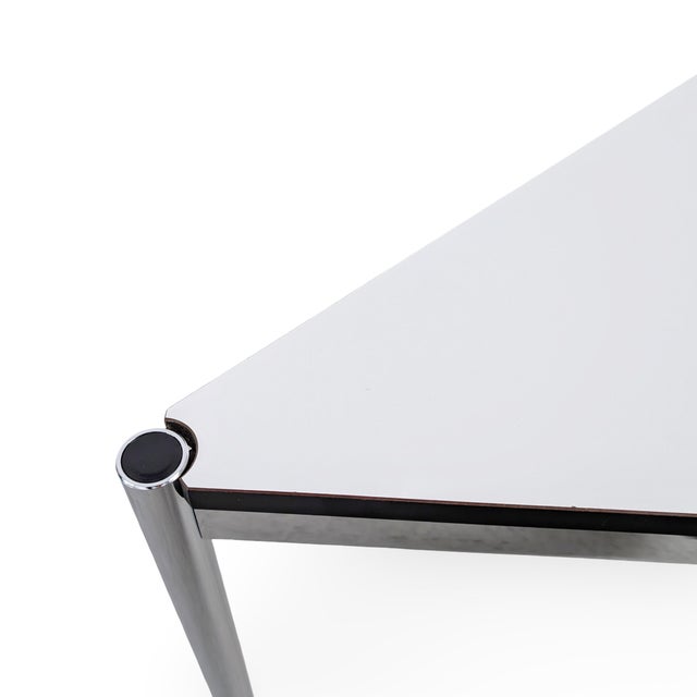 White Triangular White Corner Desks from USM Haller, Set of 2 For Sale - Image 8 of 9