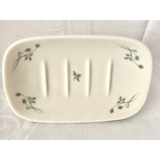 Late 20th Century Late 20th Century Lenox Rose Manor Porcelain Soap Dish - Ivory With Pink Rosebuds Excellent Condition. For Sale - Image 5 of 12