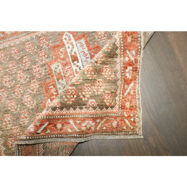 Red Pair of Square Small Persian Kurd Rugs rug no. j4741 For Sale - Image 8 of 8