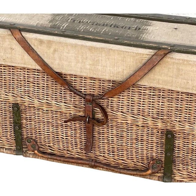 German Wicker Provisions Case with Leather Straps For Sale - Image 4 of 10