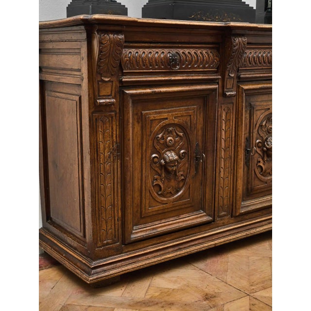 Renaissance Buffet in Walnut Wood, 1700 For Sale - Image 4 of 12