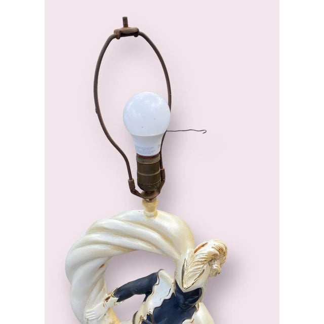 1950s 1950s Saxon Crusader Robin Hood Chalkware Sculpture Continental Table Lamp For Sale - Image 5 of 13