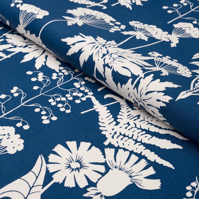Not Yet Made - Made To Order SAMPLE - Schumacher Spring Floral Indoor/Outdoor Fabric In Navy For Sale - Image 5 of 5
