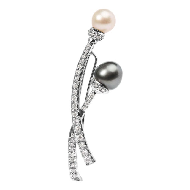 18K White Gold 3/5 Cttw Diamond and Cultured South Sea Black and White Pearl Brooch Pin (H-I Color, VS1-VS2 Clarity) For Sale