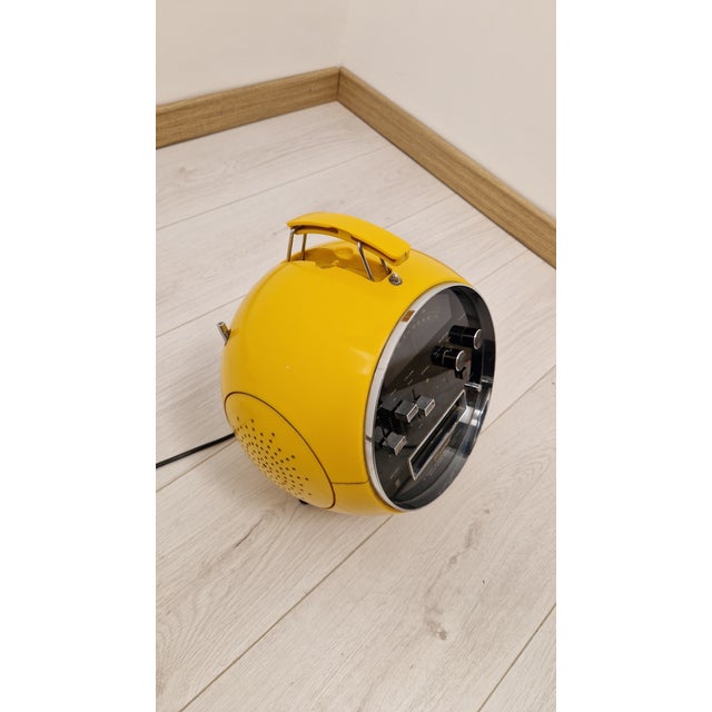Mid-Century Modern Yellow Space Ball 2001 Radio from Weltron, 1970s For Sale - Image 3 of 12
