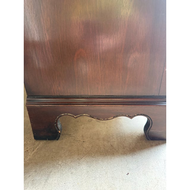 Mid 20th Century Mid 20th Century Drexel Heritage Flame Mahogany Serpentine Dresser With 12 Drawers For Sale - Image 5 of 9