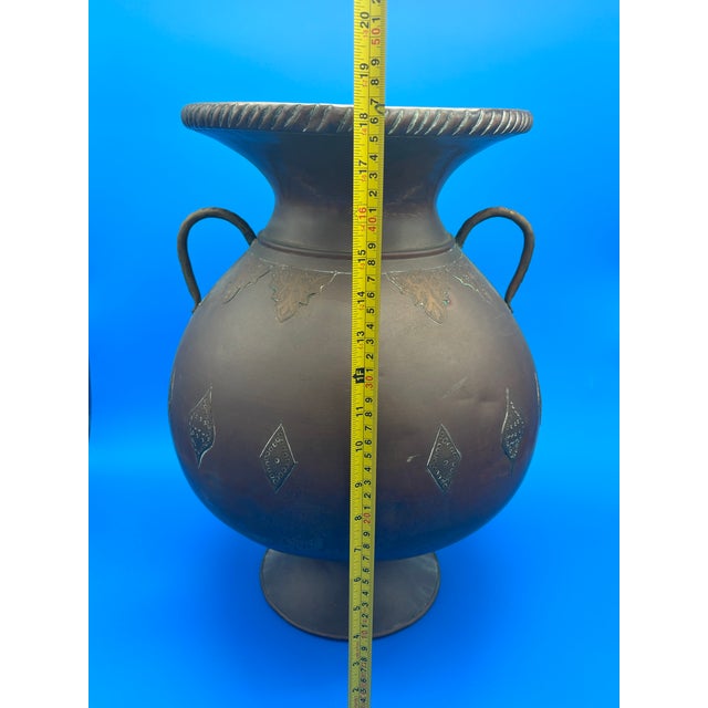 Copper Antique Arts & Crafts Hand-Hammered Copper Urn With Riveted Seams, C. 1890–1915 For Sale - Image 8 of 12