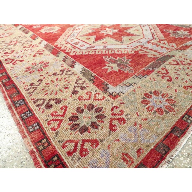 Galerie Shabab Collection Mid-20th Century Handmade Turkish Anatolian Gallery Carpet For Sale - Image 9 of 10