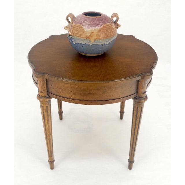 Heritage Henredon Round Fruitwood Lamp Side Table on Tapered Legs MINT For Sale - Image 10 of 13