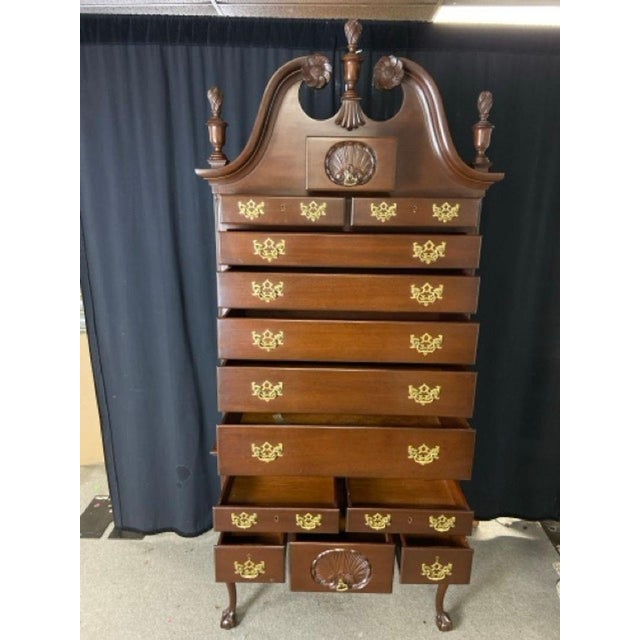 Impressive Kittinger Old Dominion Collection Model 1780 mahogany Chippendale-style highboy. The tall two-part form...