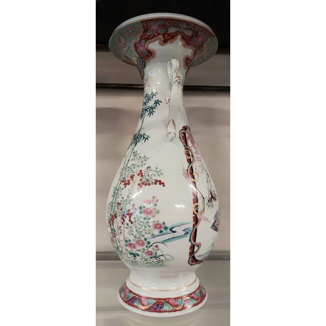White 1920s Pair of Japanese Hizen Aritmi Hirabayashi Vases For Sale - Image 8 of 12