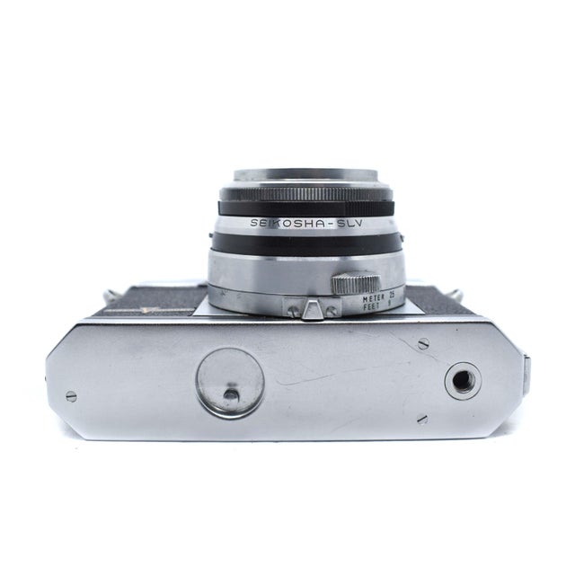 Mid Century Modern Aires Viscount H Coral Rangefinder Camera For Sale - Image 6 of 9