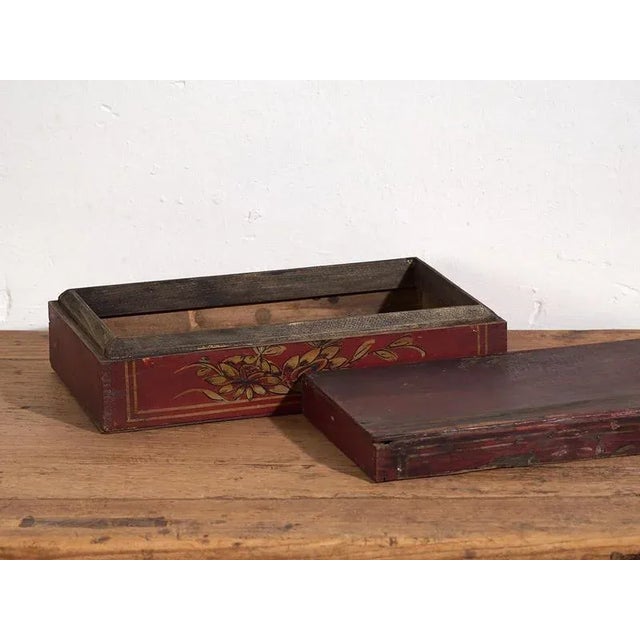 Antique hand-painted box with floral details (c.1900) Dimensions: Length: 34.5 cm Depth: 19 cm Height: 10 cm Style: Qing...