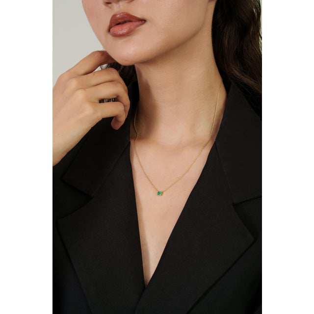 Green Minimalist Natural Zambian Emerald Solitaire Pendant Necklace in 14k Yellow Gold For Sale - Image 8 of 13