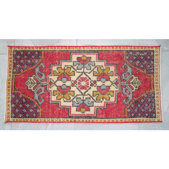 1970s Hand Knotted Low Pile Turkish Petite Rug Entry Decor, Bath Mat - 19'' X 38'' For Sale - Image 11 of 14