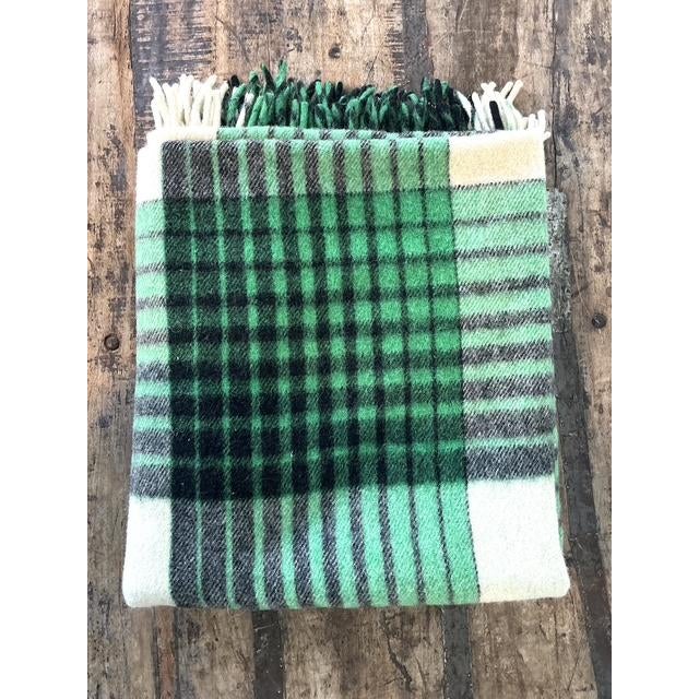 This classic vintage plaid blanket is a masterclass in traditional textile design, featuring a timeless tartan-inspired...
