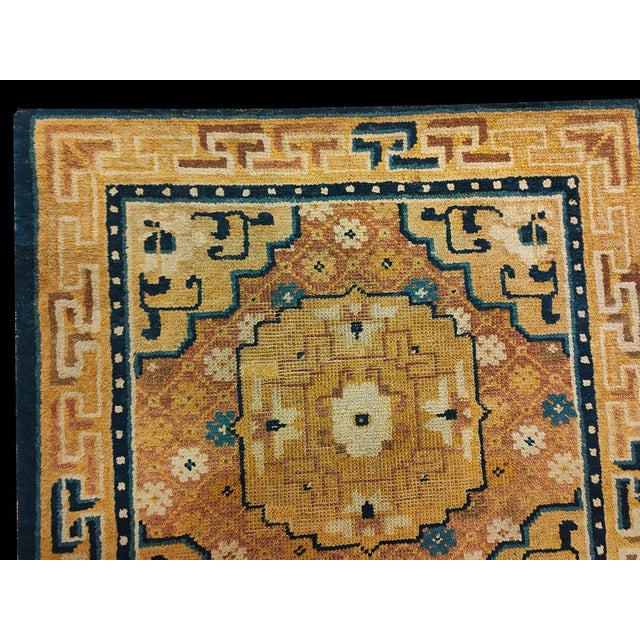 Chinese 1820s Small Square Antique Medallion Chinese Ningxia Yellow Scatter Rug For Sale - Image 3 of 7