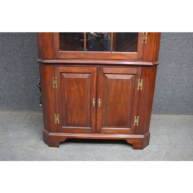 Late 20th Century Henkel Harris Genuine Mahogany Illuminated Corner Cabinet / Curio Display Cabinet For Sale - Image 5 of 12