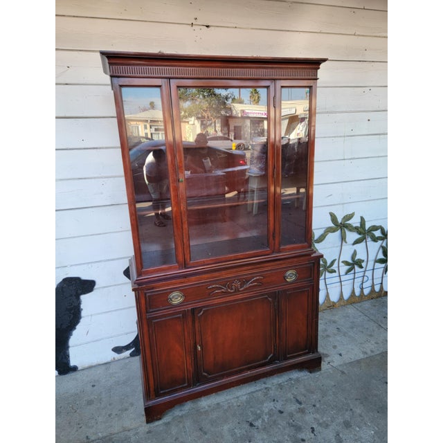 Vintage Traditional Mahogany Wood China Cabinet. For Sale - Image 16 of 18