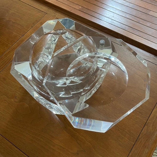1900s Hollywood Regency Carole Stupell Faceted Lucite Ice Bucket For Sale - Image 9 of 9