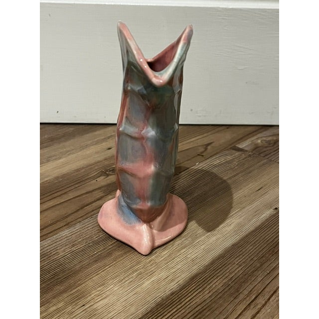 Mid-Century Modern Vintage Royal Haeger Pink and Blue Pastel Ceramic Leaf Vase For Sale - Image 3 of 7