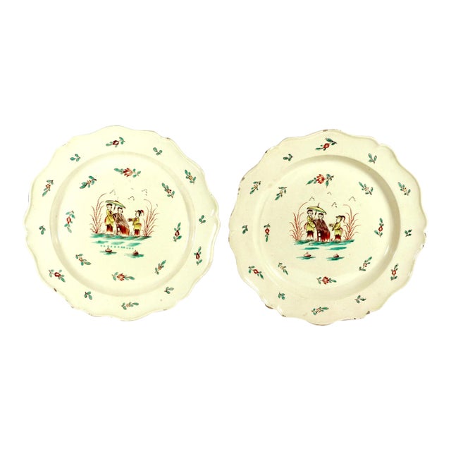 Pair of Large English Creamware Chinoiserie Dishes, Circa 1780 For Sale