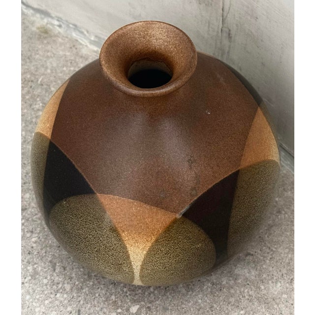 Mid 20th Century Vintage Robert Maxwell Mid-Century Modern Art Pottery Vase, Vessel for Pottery Craft With Earth-Tone Overlapping Contrasting Circles in a Salt Glaze For Sale - Image 5 of 12